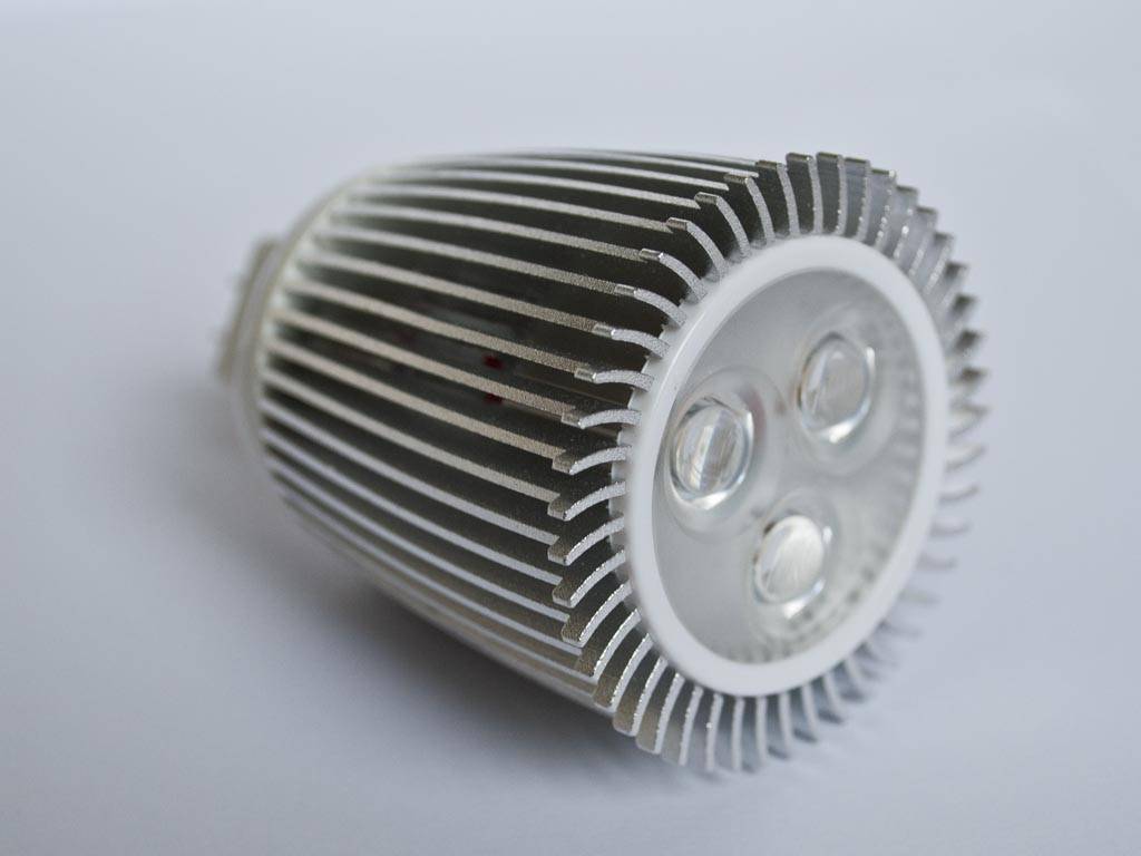 GU5.3 COB LED Spot LM90 9 Watt 12 Volt Dimmable