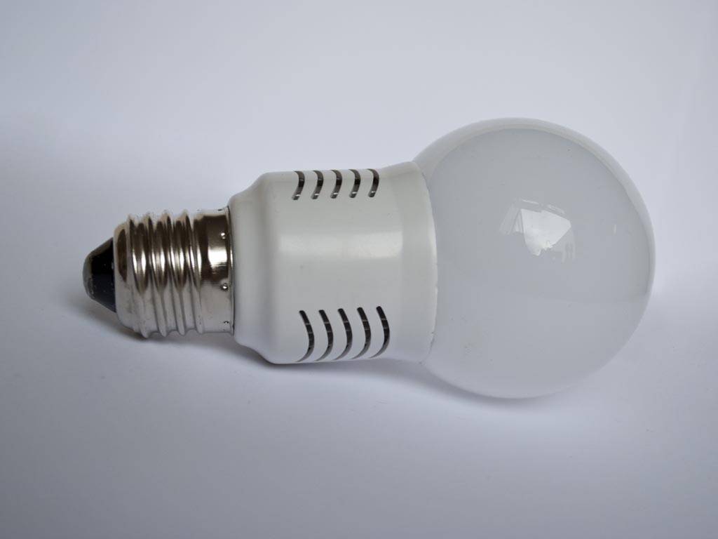 E27 LED Gloeilamp LMB1 3 Watt 110-230 Volt