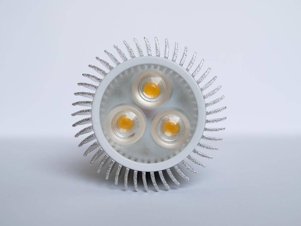 GU5.3 COB LED Spot LM60 6 Vatios 12 Volt Regulable