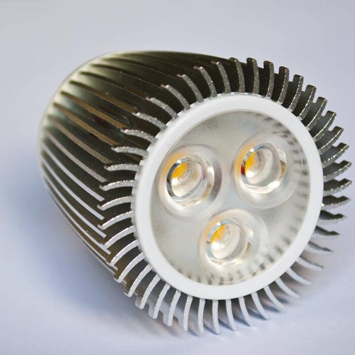 GU5.3 COB LED Spot LM90 9 Watts 12 Volt Gradable
