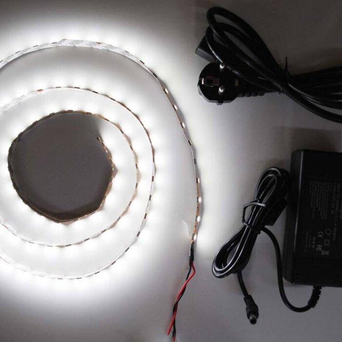 Bianco 5050 60 LED / m completo