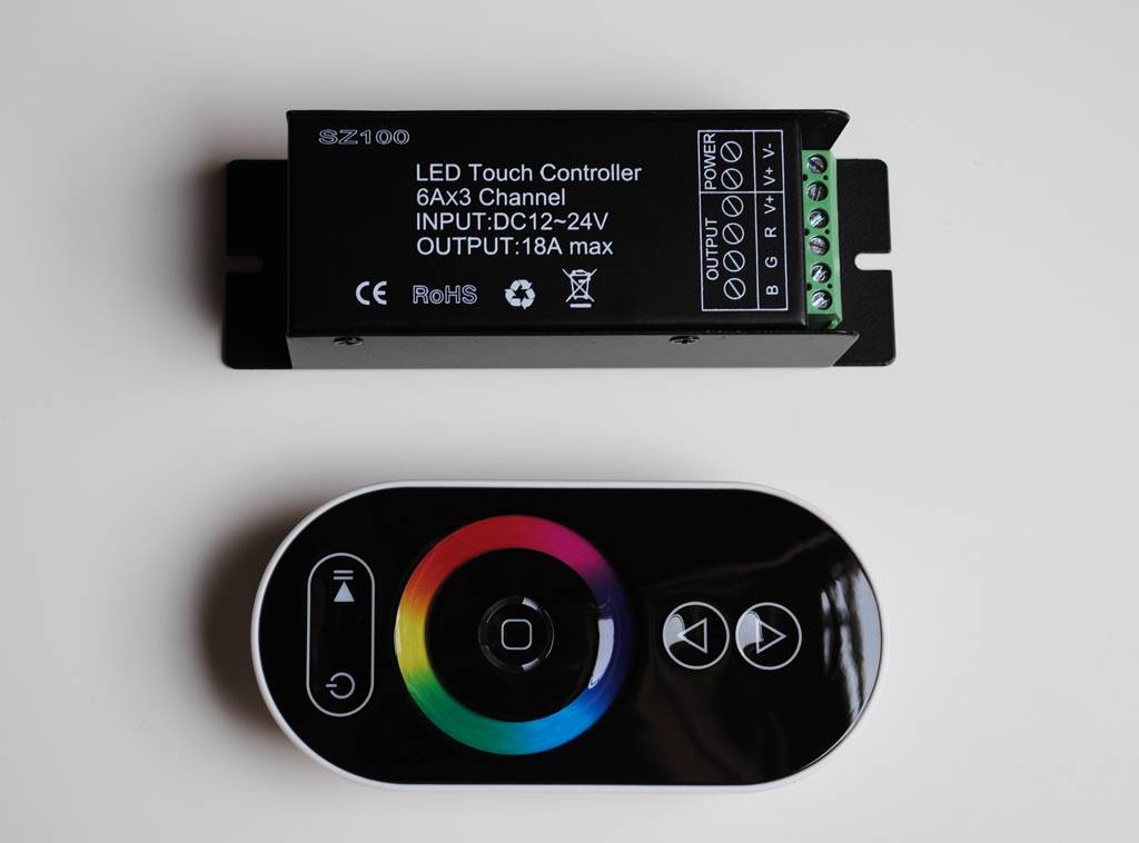 Controlador RGB con control remoto con rueda táctil - Negro - 6 Key