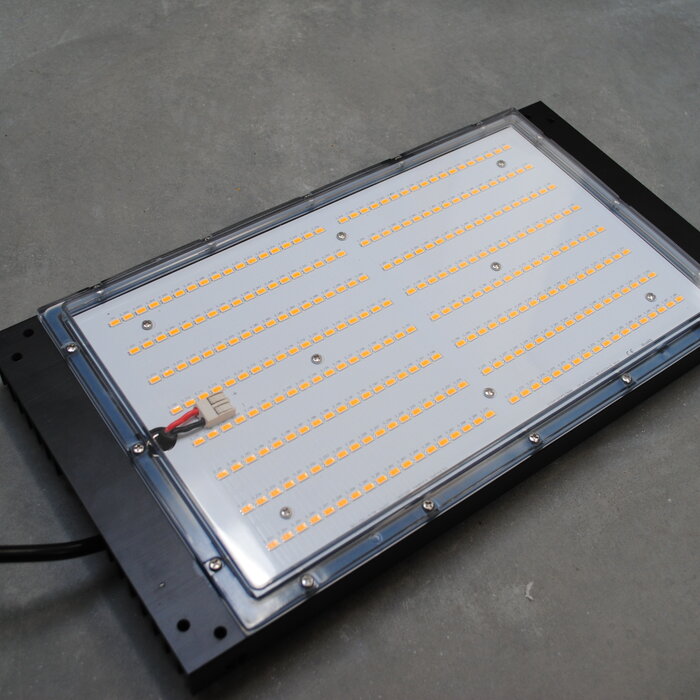 Lámpara LED cultivo IP65 100W 243 umol/s