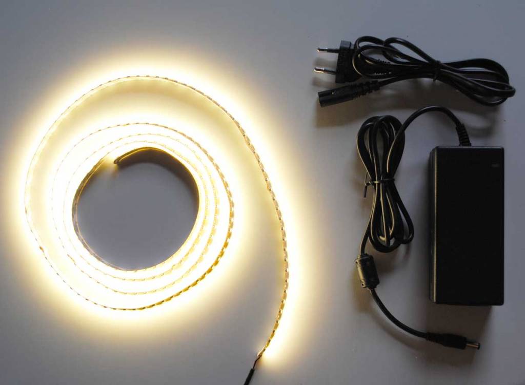 Bianco caldo 120 LED / m completo