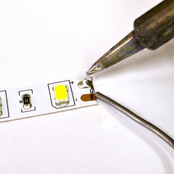 LED en bande auto-adhésive 5050 60 LED/m UV 400nm - par 50cm