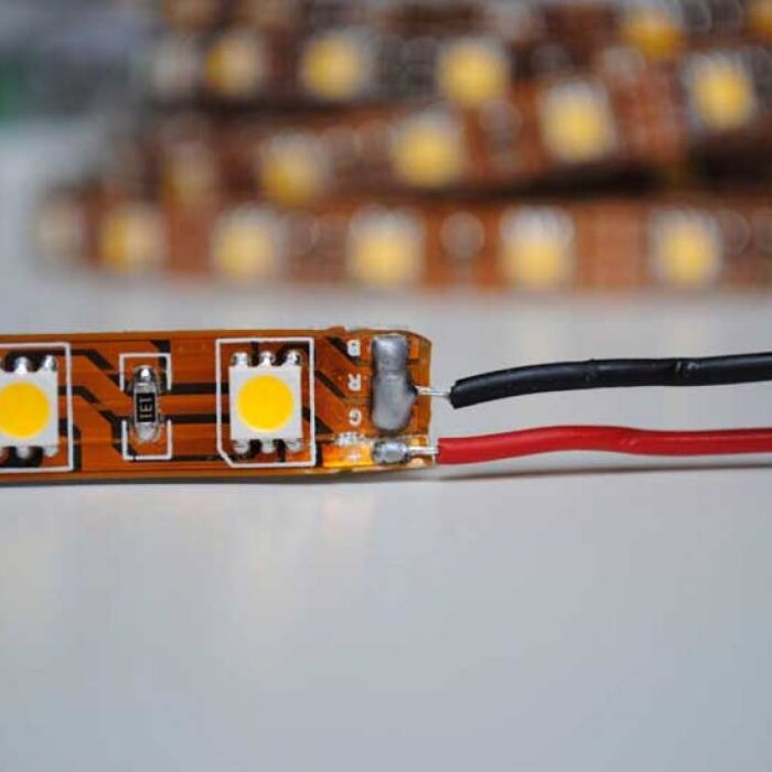 LED en bande auto-adhésive 5050 60 LED/m Jaune - par 50cm