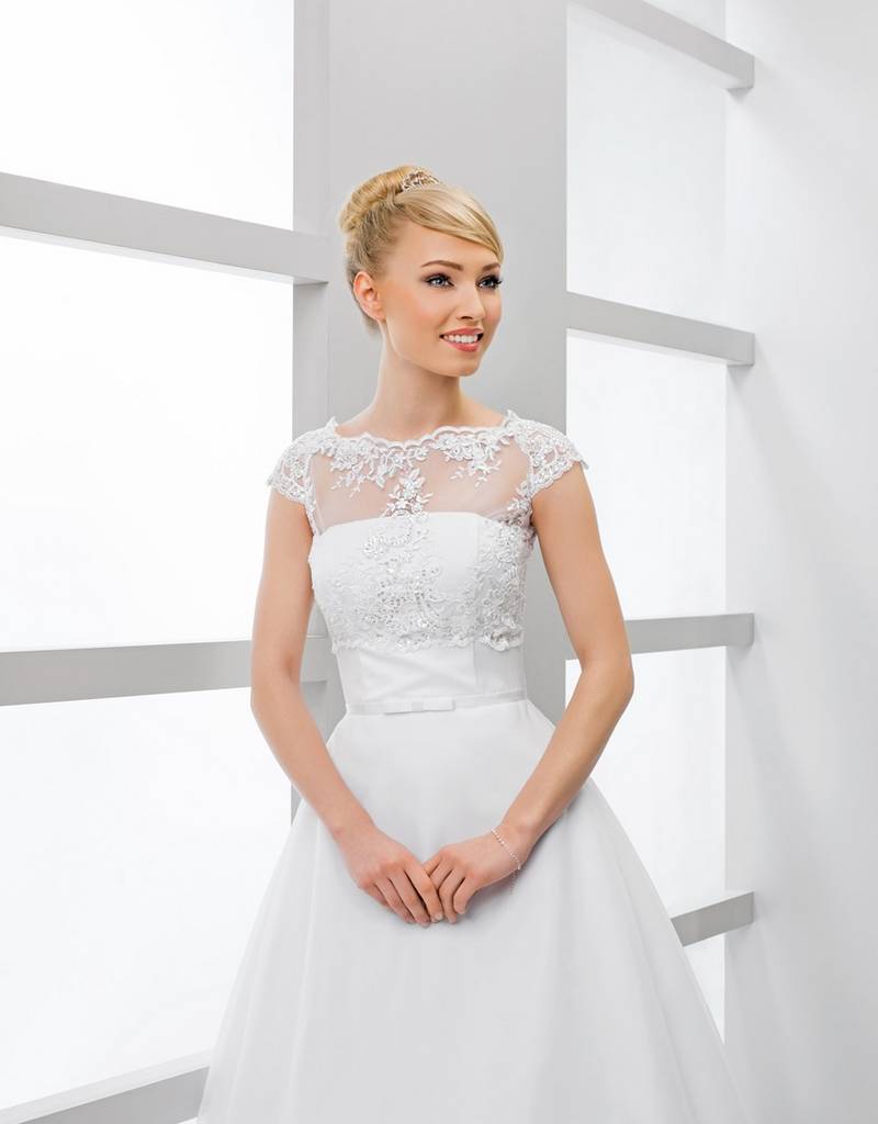 Brautbolero zum Brautkleid aus Spitze