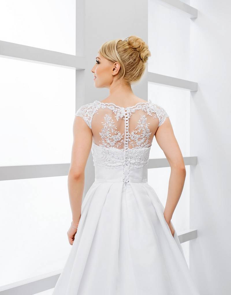 Brautbolero zum Brautkleid aus Spitze