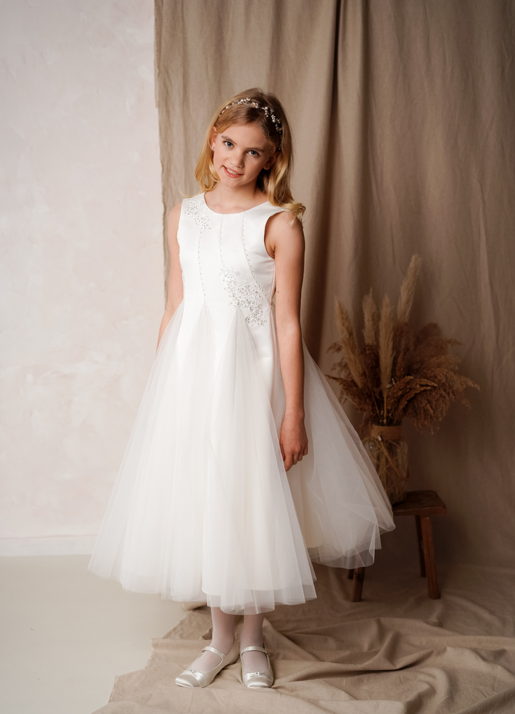 Kommunionkleid für schlanke Mädchen in ivory