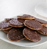 Krokante koekjes met laagje zwarte chocolade