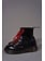 Dr. Martens mit roten Schnürsenkeln