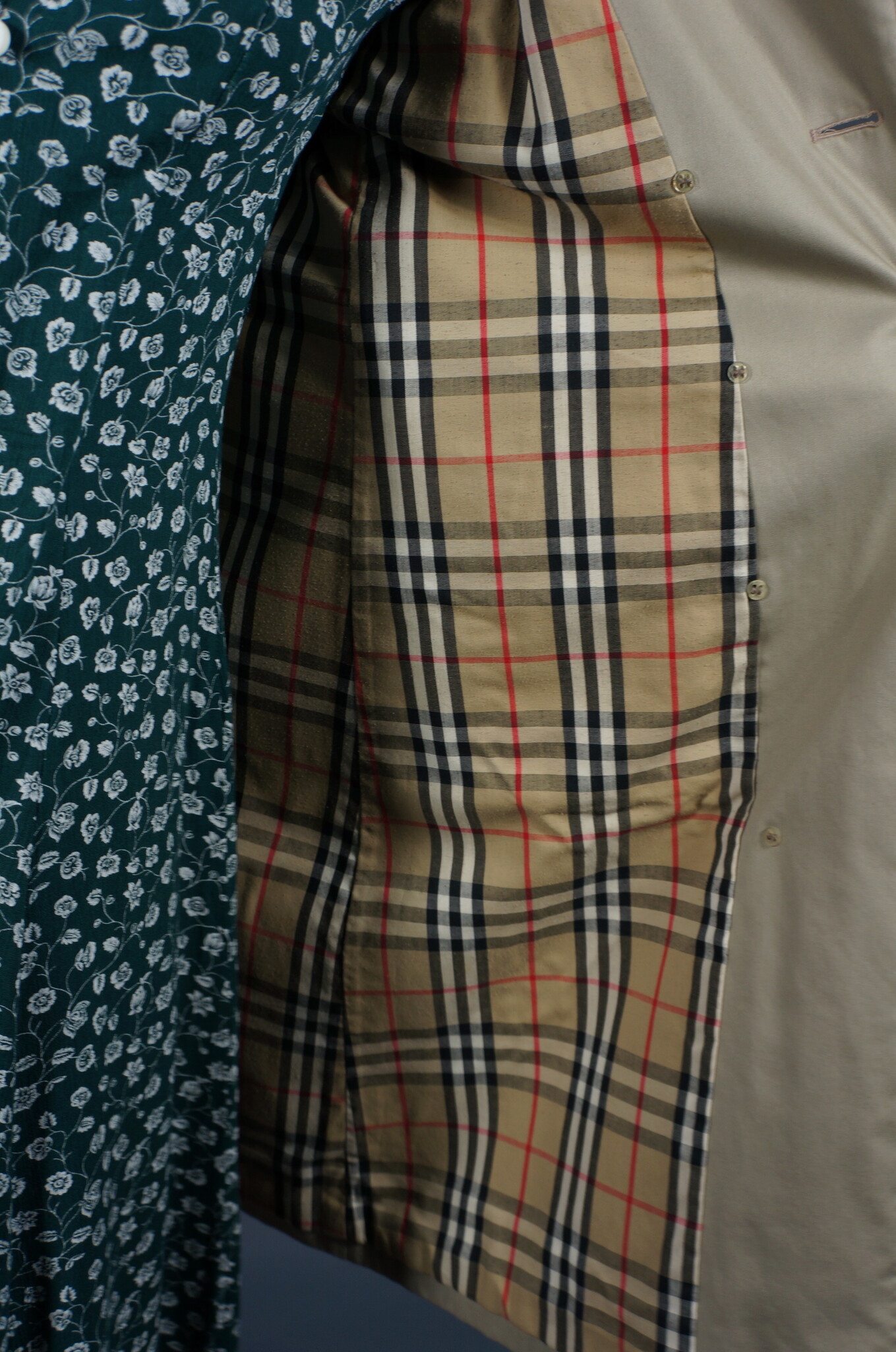 Burberry Trench Coat — M / 111 cm