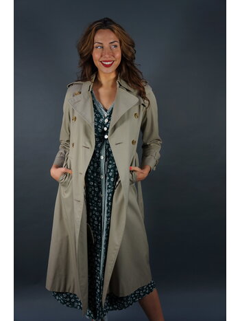 Burberry Trench Coat — M / 111 cm