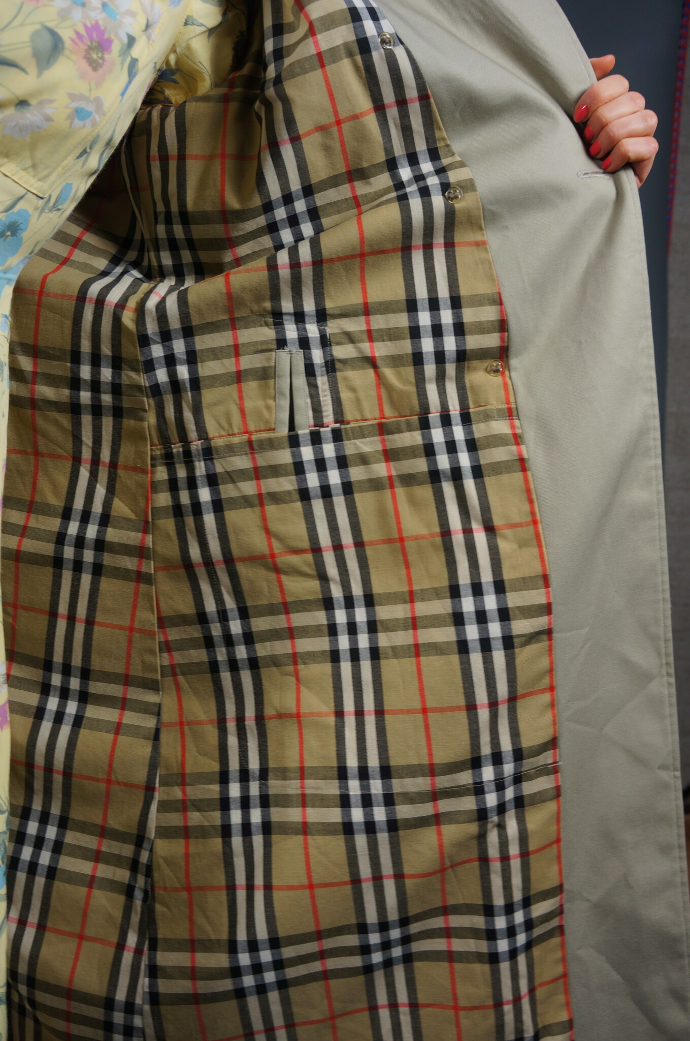 Burberry Beige Trench Coat — S / 118 cm
