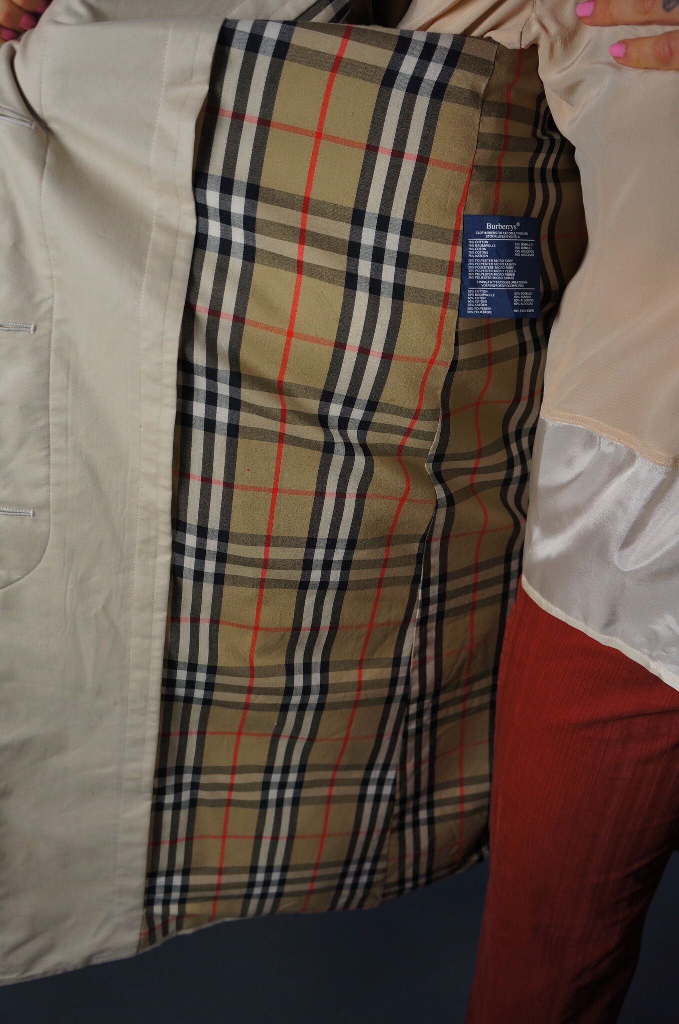 Burberry Beige Trench Coat — M/L / 111 cm