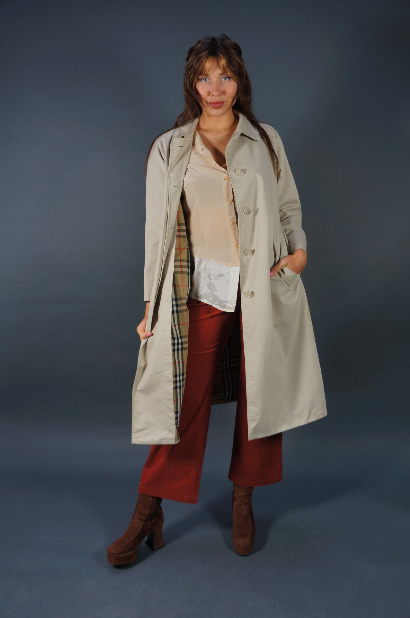Burberry Beige Trench Coat — M/L / 111 cm