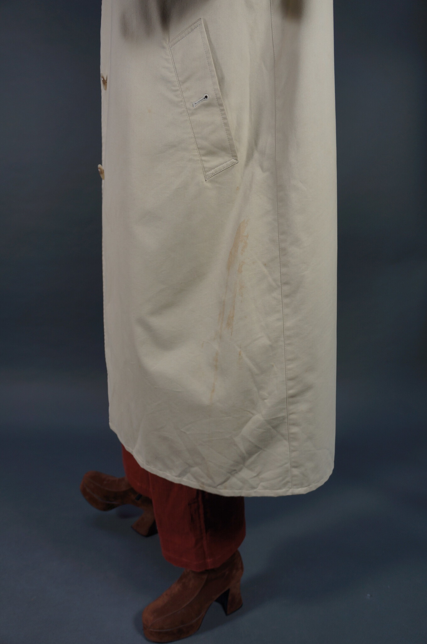 Burberry Beige Trench Coat — M/L / 111 cm