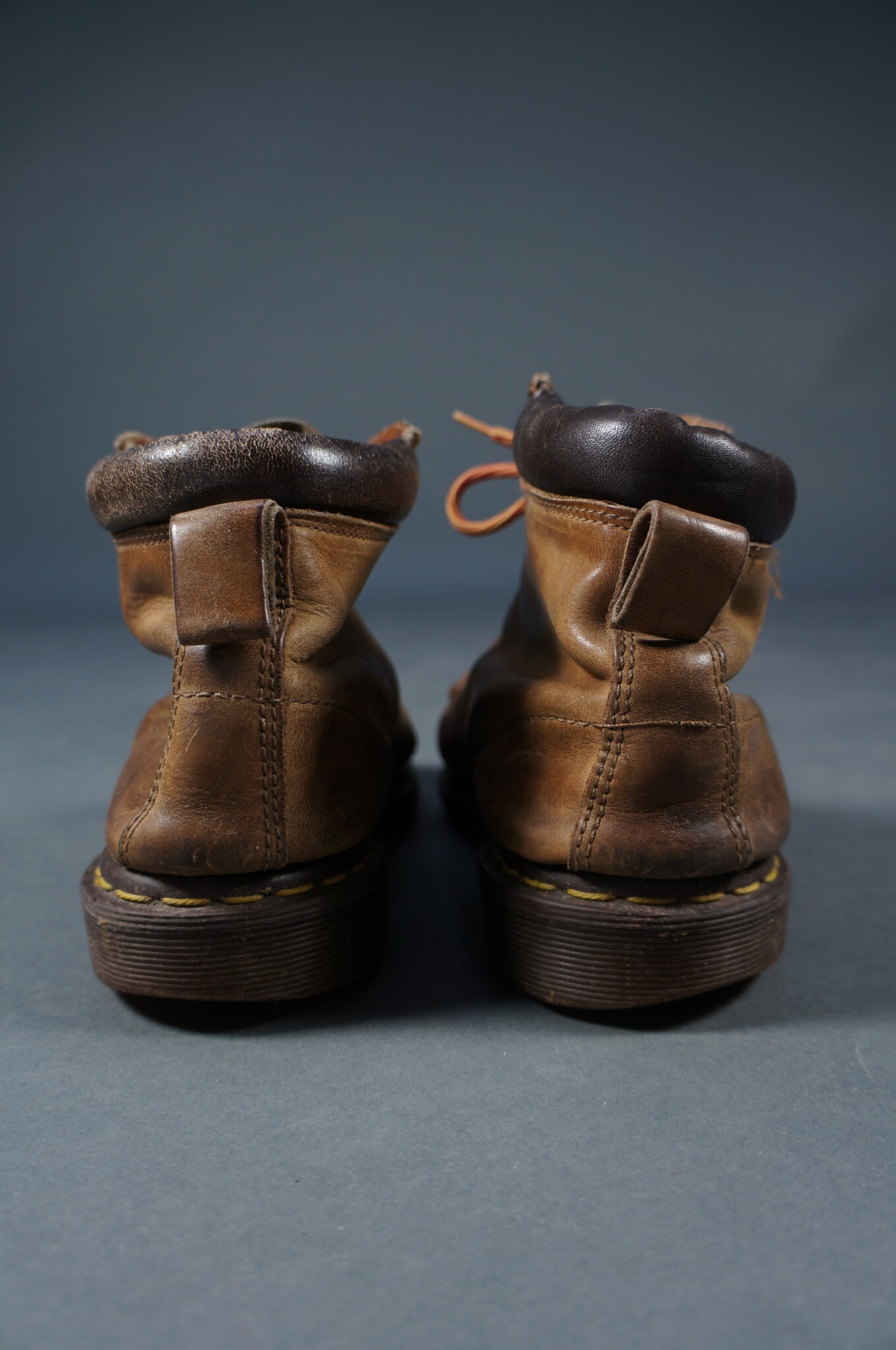 90er Dr. Martens Braun Leder — EU 42