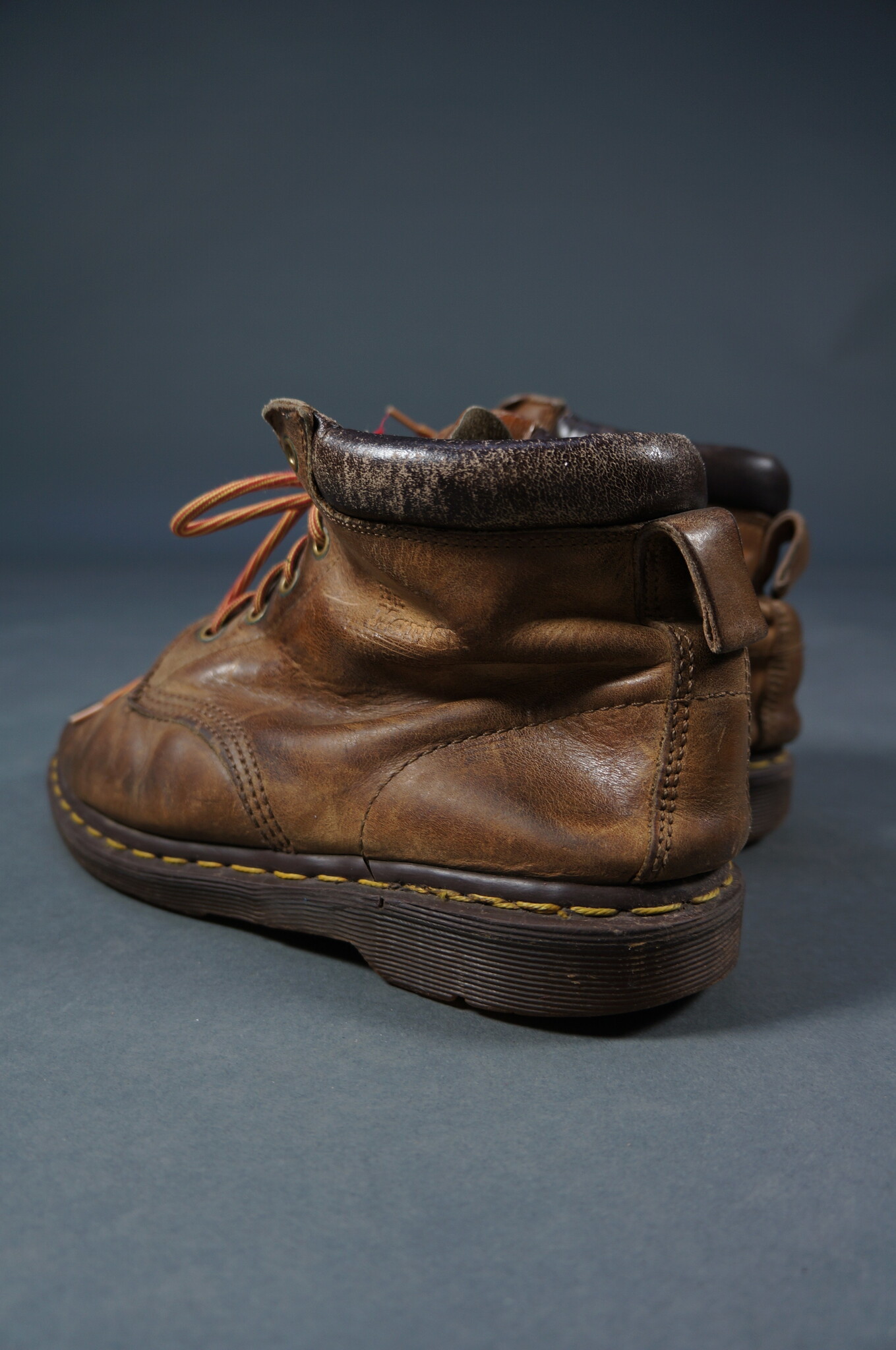 90er Dr. Martens Braun Leder — EU 42
