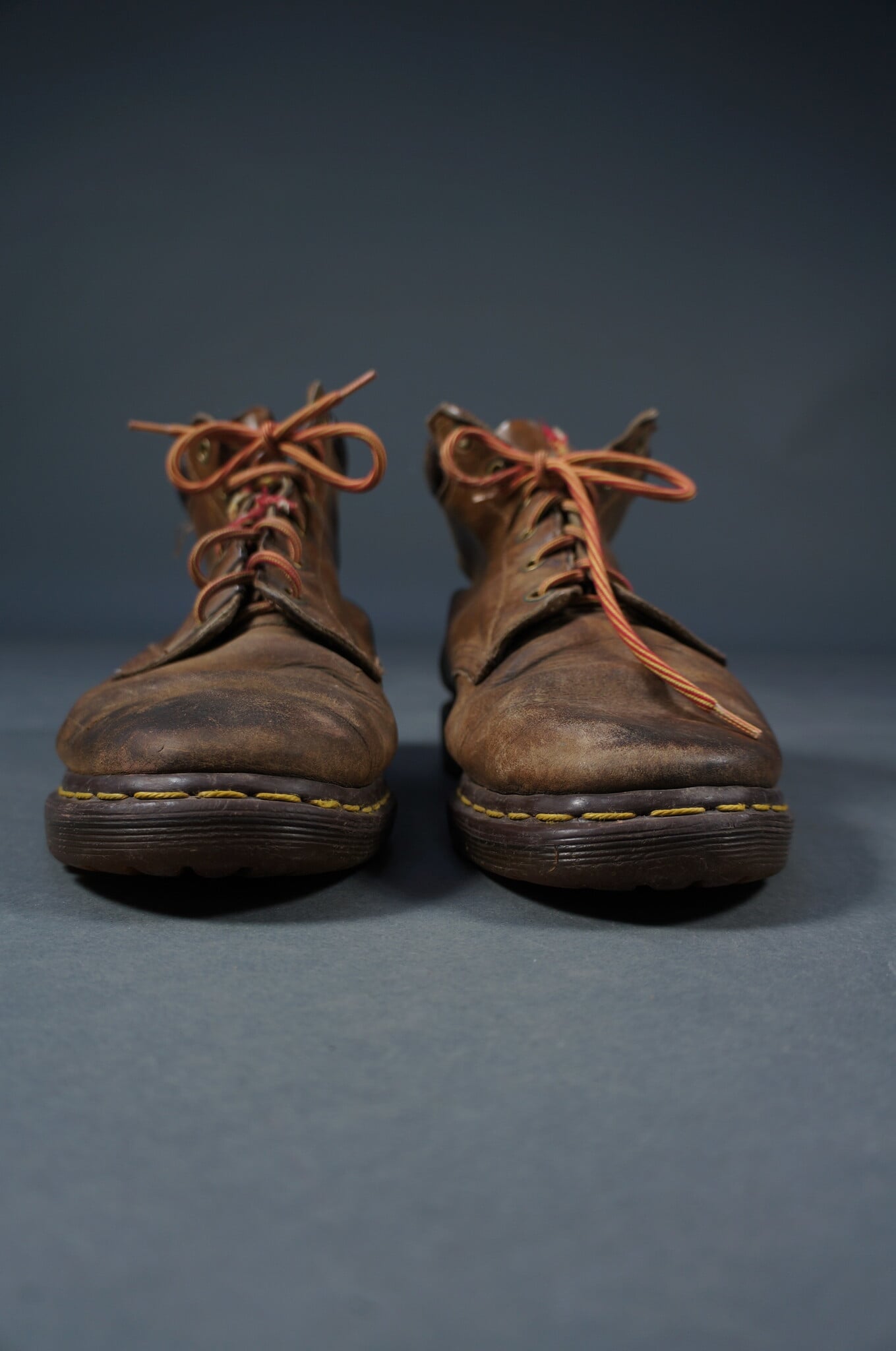 90er Dr. Martens Braun Leder — EU 42