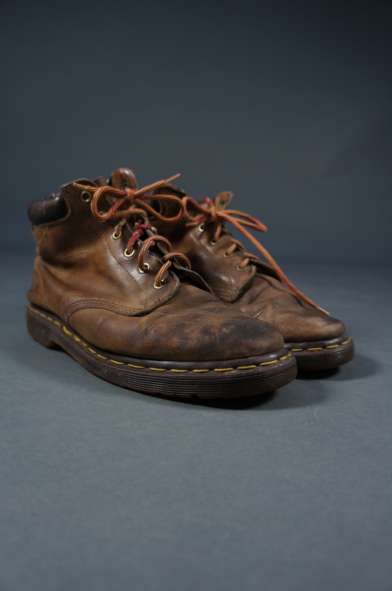 90er Dr. Martens Braun Leder — EU 42