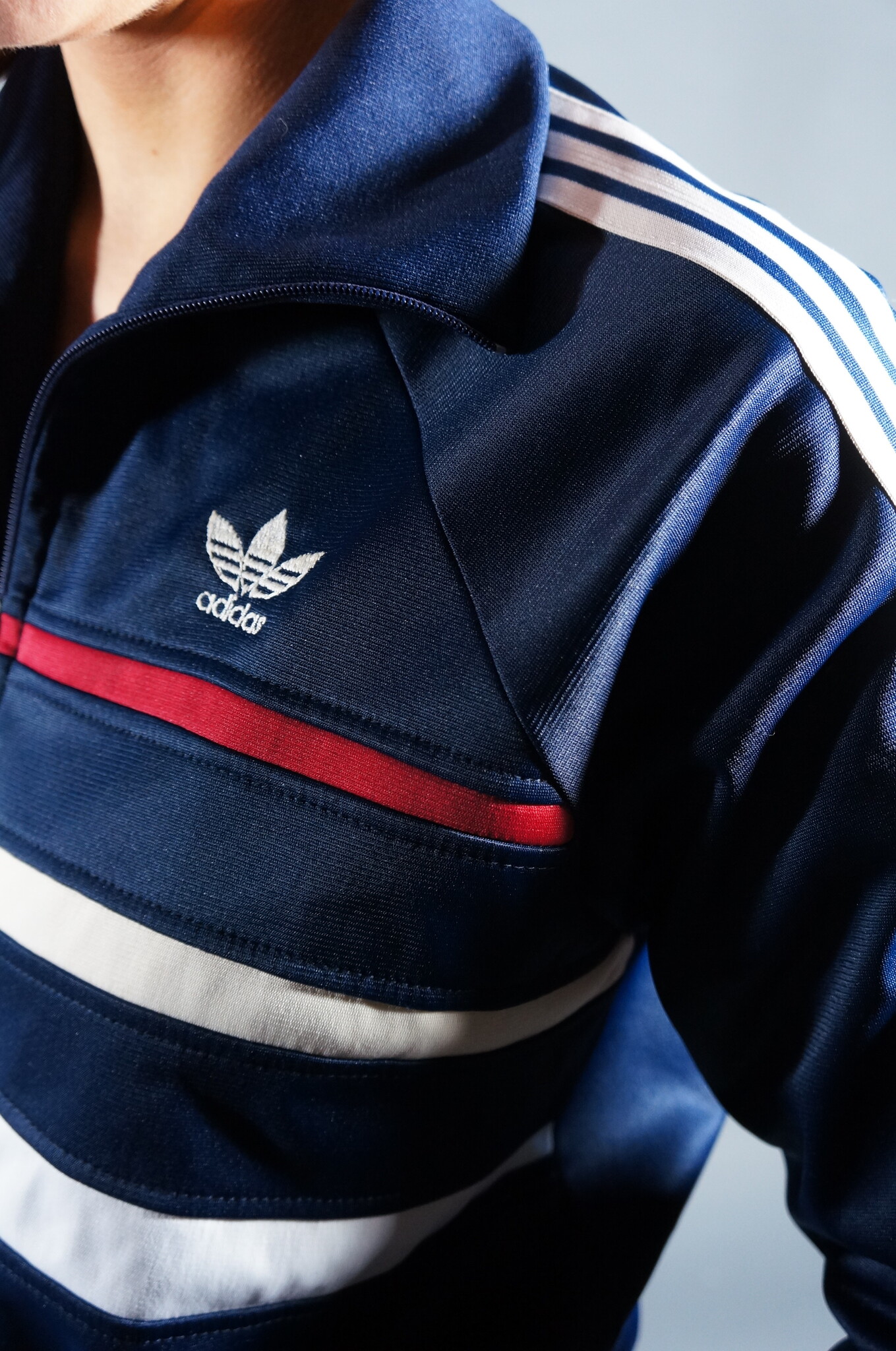 70er Adidas Trainingsjacke — Dunkelblau / Rot / Weiß