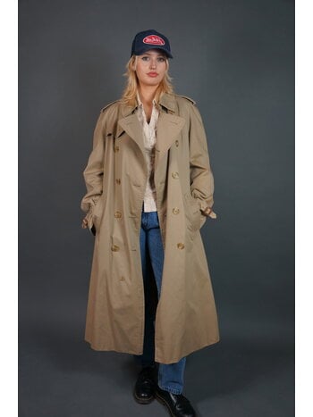Burberry Trenchcoat #22