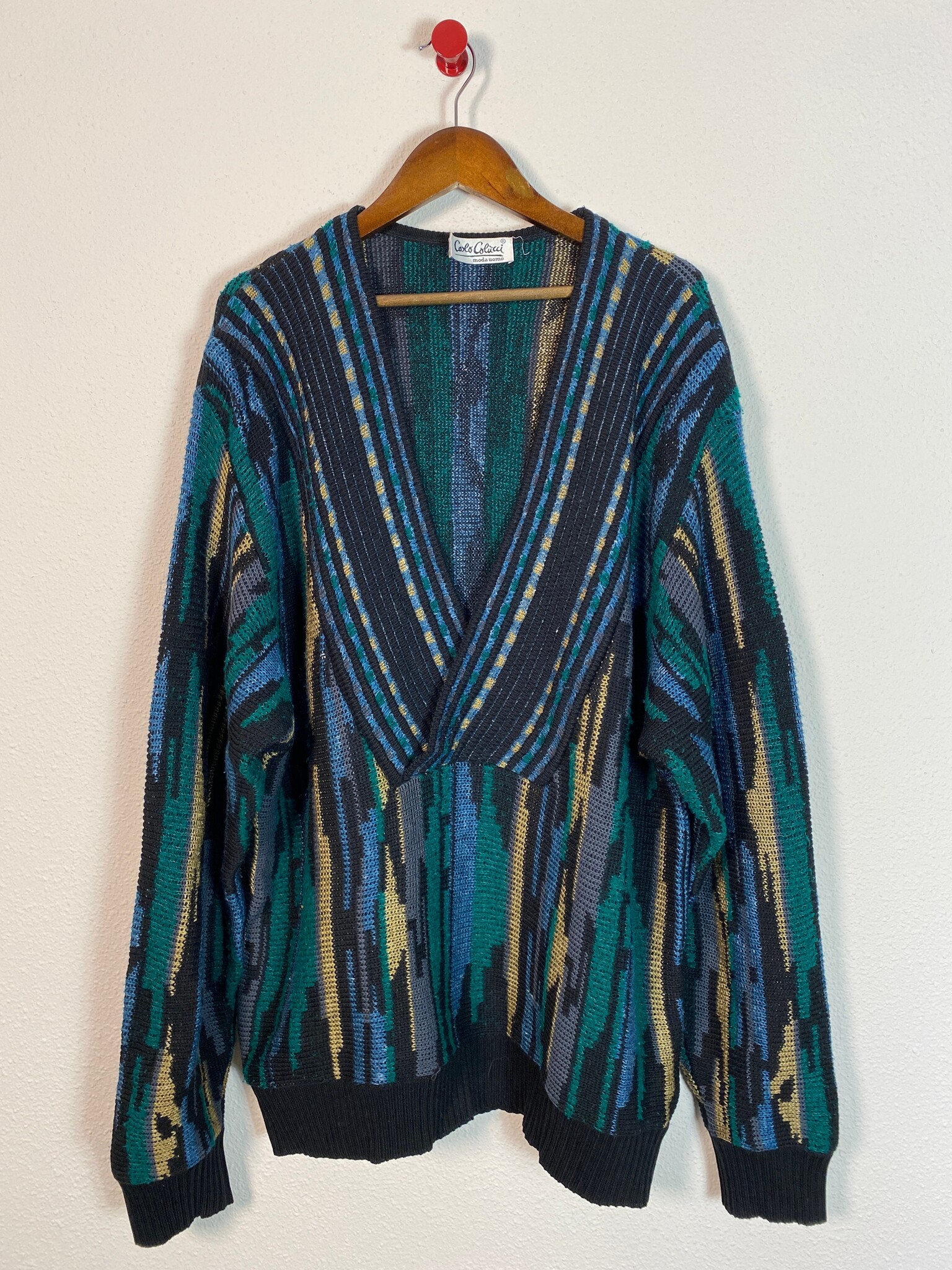 Carlo Colucci gebreid vest met overslag en kleurrijk patroon