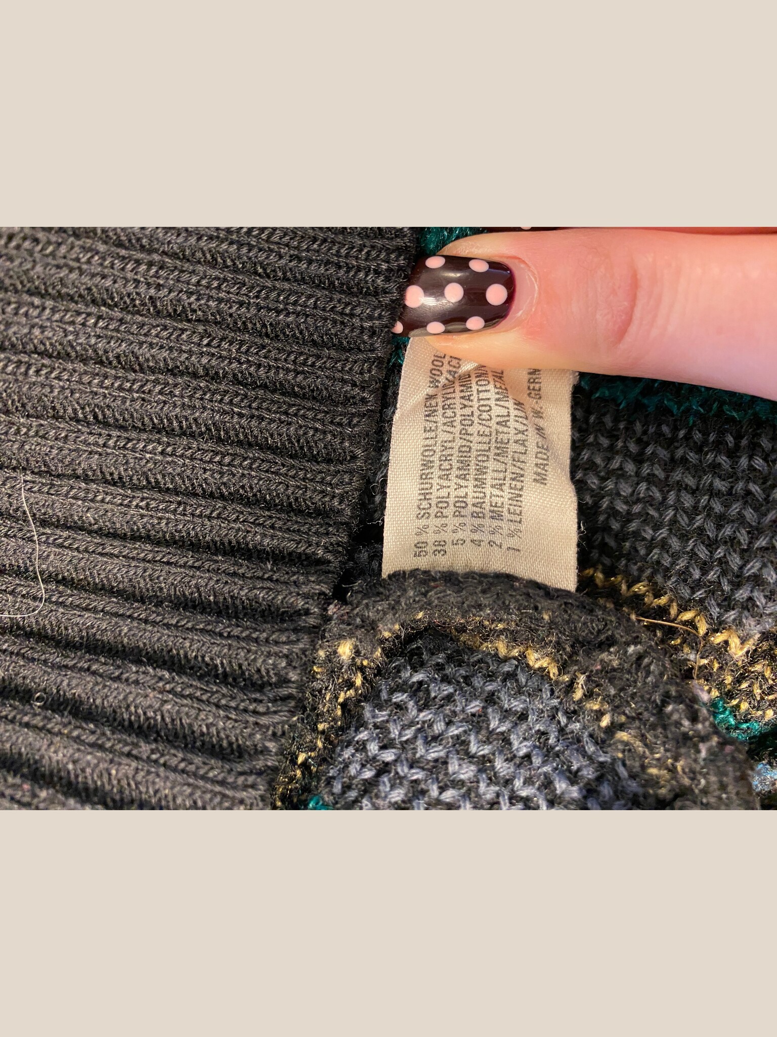 Carlo Colucci gebreid vest met overslag en kleurrijk patroon
