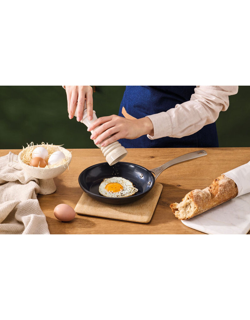Le Creuset Essential ceramic non-stick koekenpan 24cm
