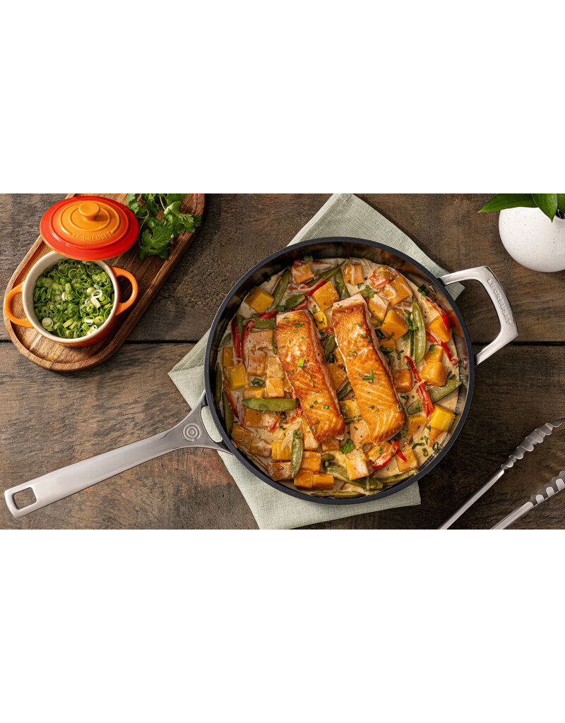 Le Creuset Sauteuse essential ceramic 26 cm rechte randen