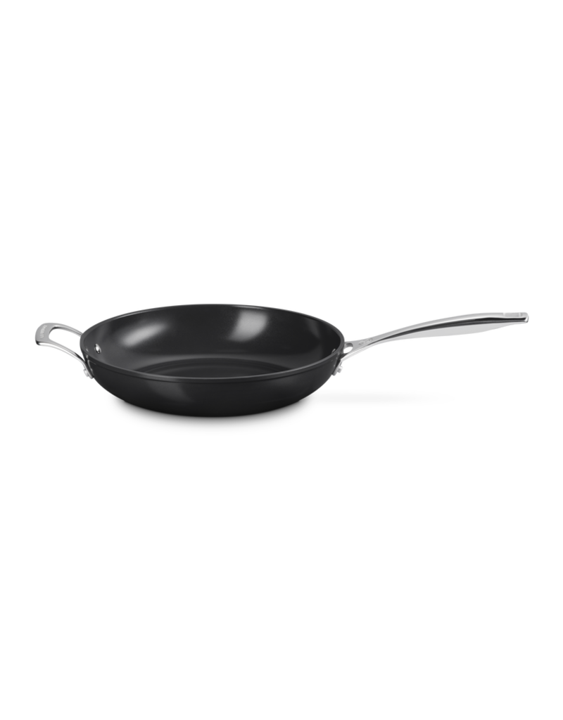 Le Creuset Essential ceramic sauteerpan 30