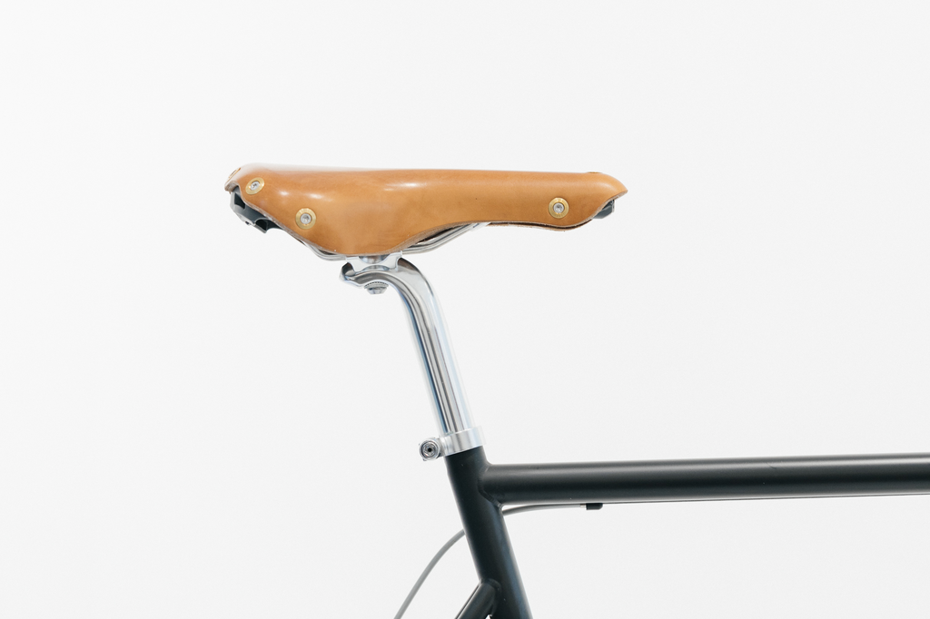 tan leather bike saddle