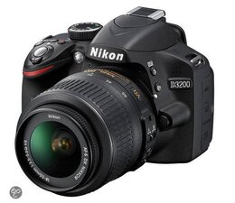 Nikon D3200 + 18-55mm VR