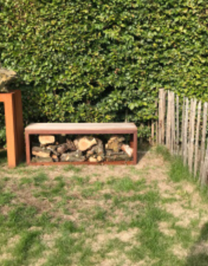 Egura  Houtopslag met zitbank uit Padouk hout