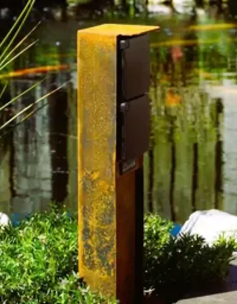 Cortenstaal Dubbel Stopcontact op Paaltje