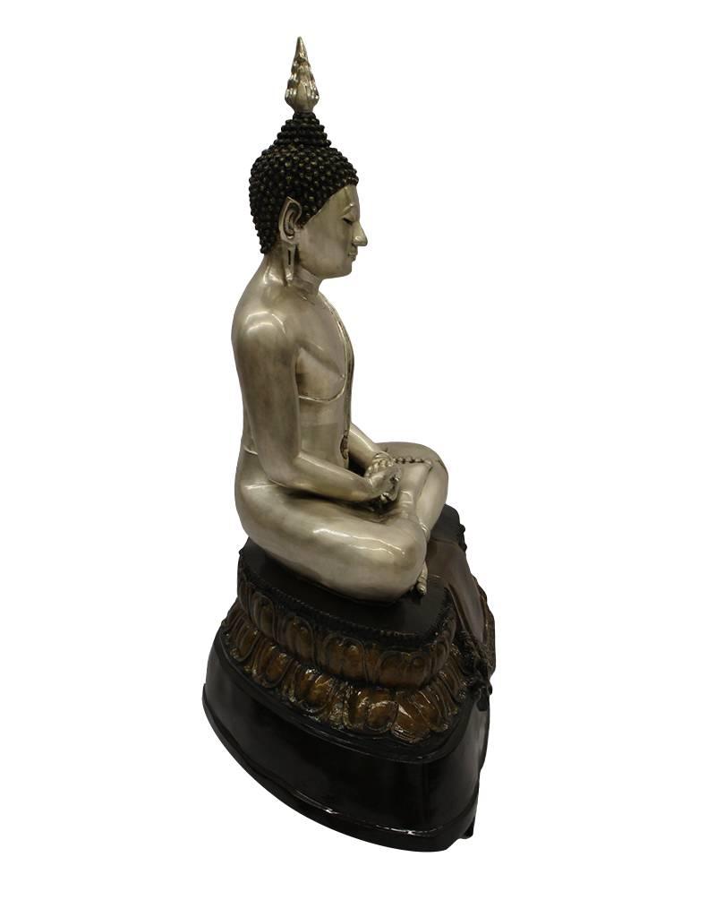 Buddha – Große Bronzeskulptur silberfarben