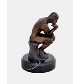 Der Denker – Bronzeskulptur auf Marmorsockel