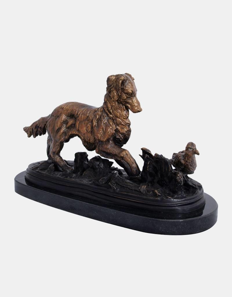 Hunter – Bronzefigur eines Jagdhundes auf Marmorsockel