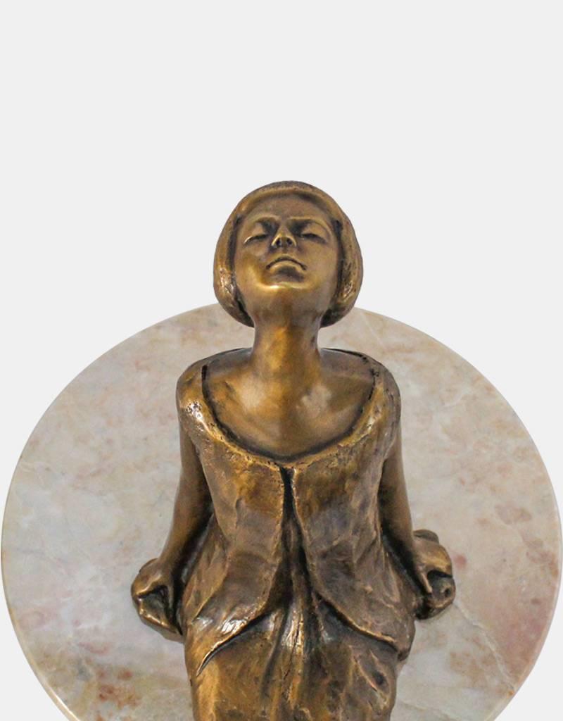 Stella – Sternenbetrachterin Bronzefigur Kantenhocker