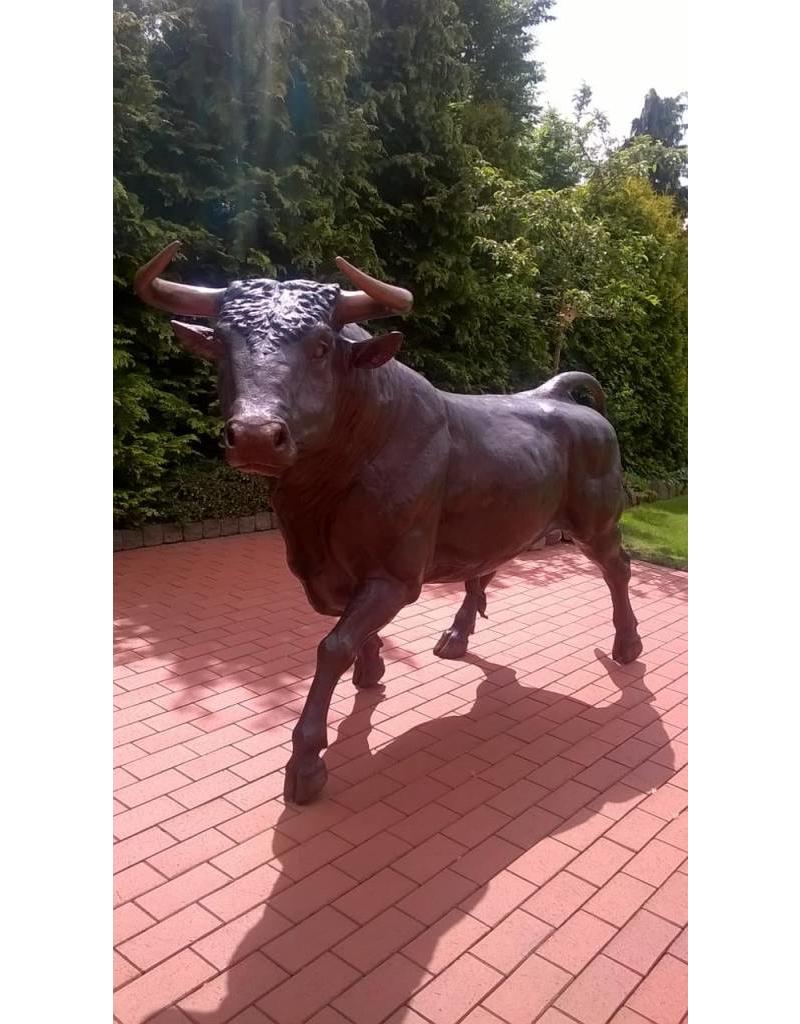 Grand Taurus – Lebensgroßer Stier Bronzefigur