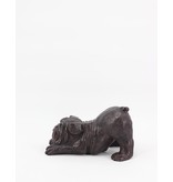 Paul – Liegender Mops Bronzestatue