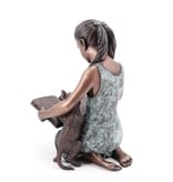 Matilda – Bronzefigur Mädchen mit Katze