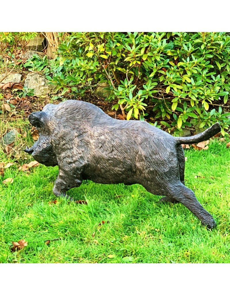 Sus – Bronzeskulptur eines Wildschweins