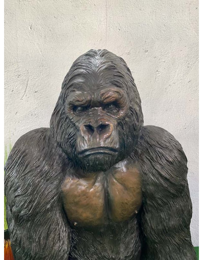 Anakin – Lebensgroße Skulptur männlicher Gorilla