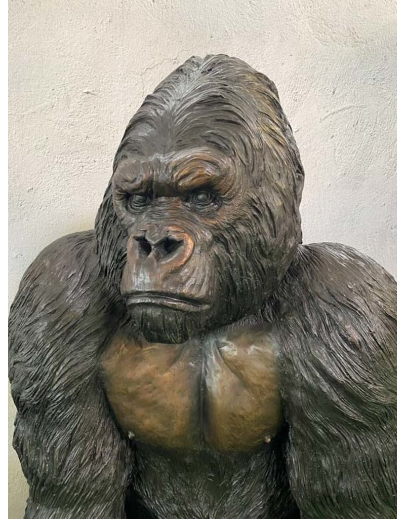 Anakin – Lebensgroße Skulptur männlicher Gorilla