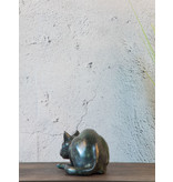 Maja – Liegende Katze Bronzefigur