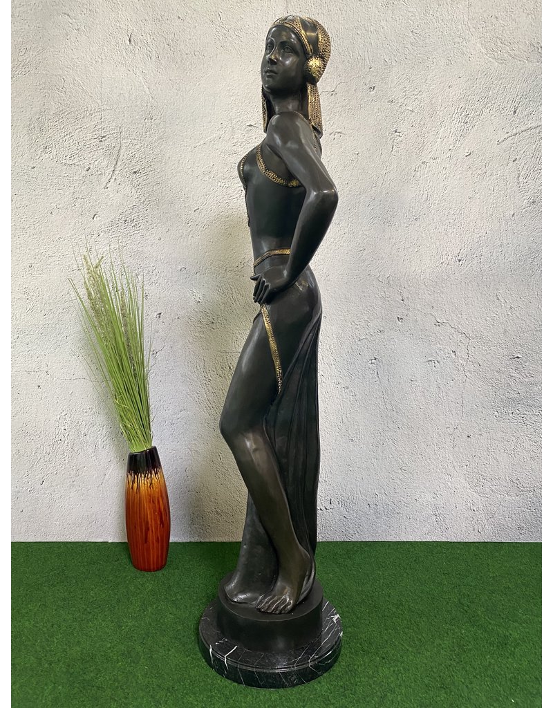Selene – Sinnliche Frauenskulptur aus Bronze