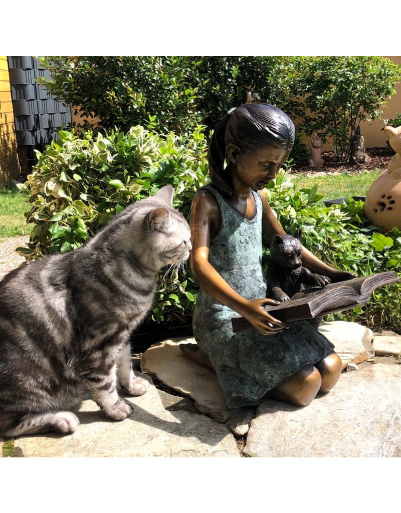 Matilda – Bronzefigur Mädchen mit Katze