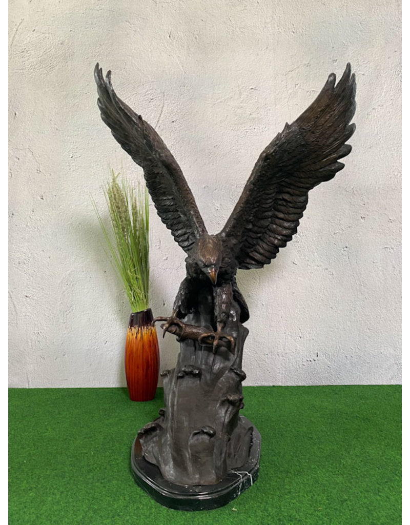 Aquila – Adlerfigur mit Fisch aus Bronze